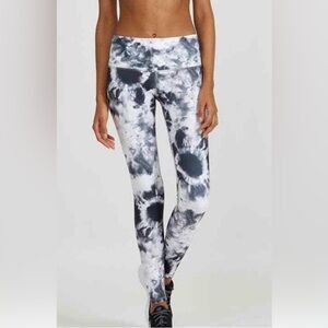 Noli Yoga Pants Black & White Tie Dye Marbling  Sz Small Excellent Condition